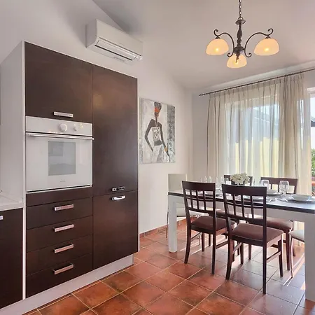 Semesterbostad Girasole *